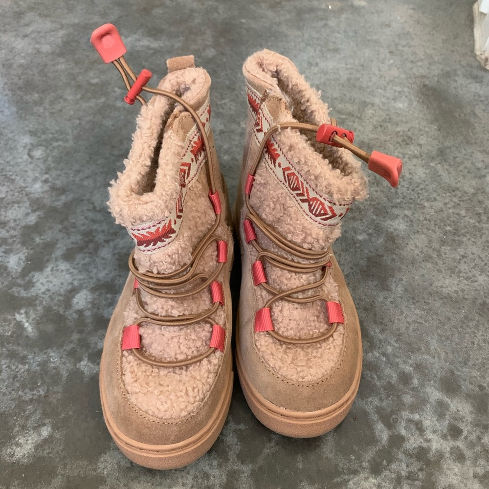 TOMS Alpine Suede Boots
